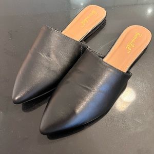 Black Pointed-Toe Flat Mules